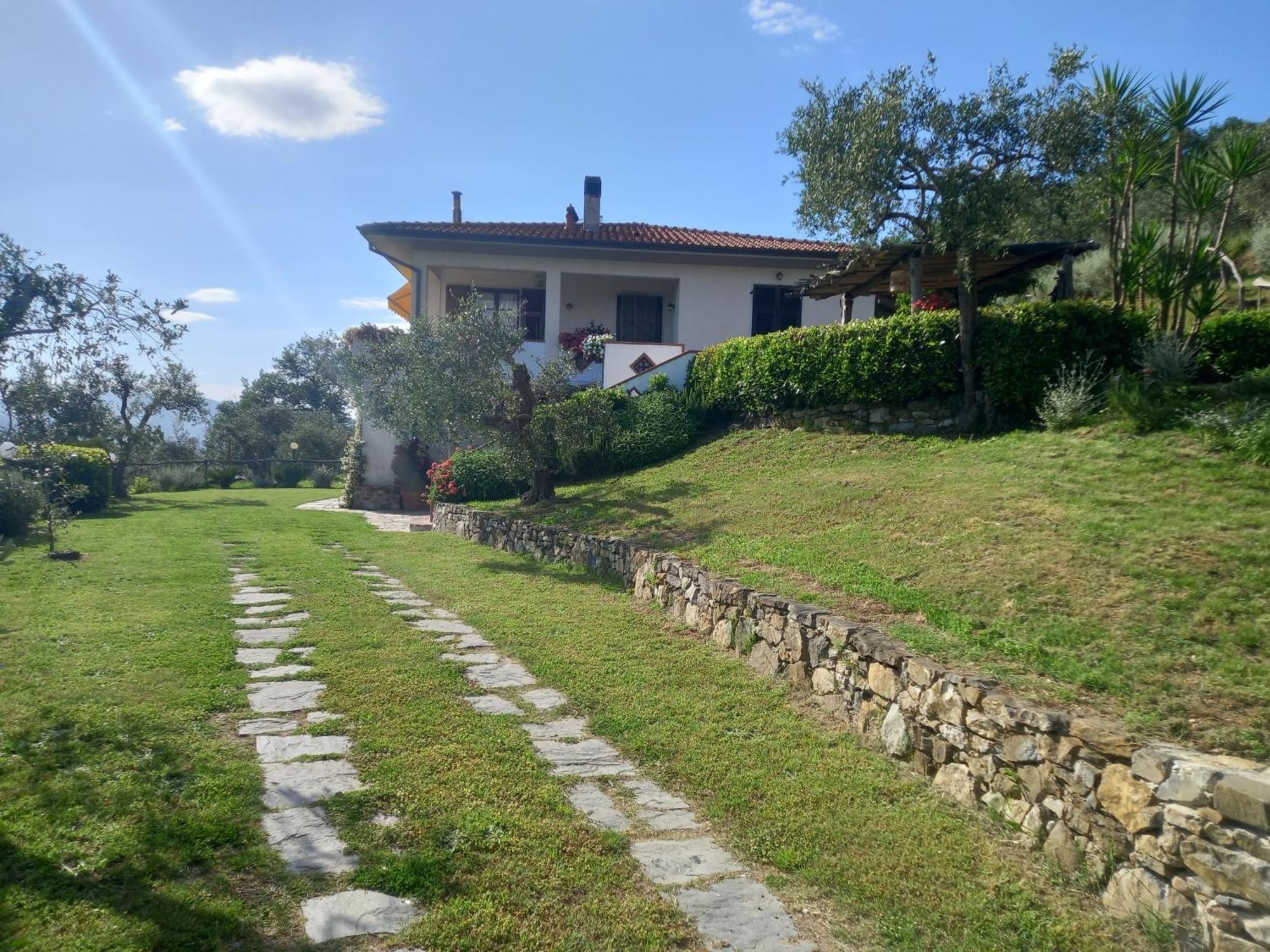 Il Colle Della Brina Otel Sarzana Dış mekan fotoğraf